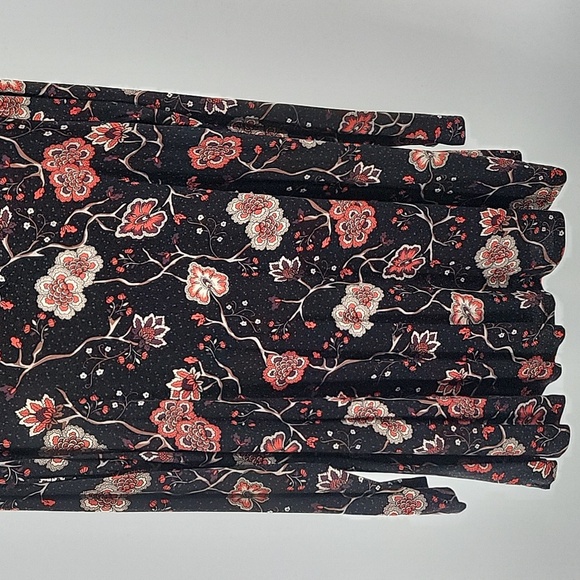 Lane Bryant Black and Red Floral Tunic - Picture 4 of 15